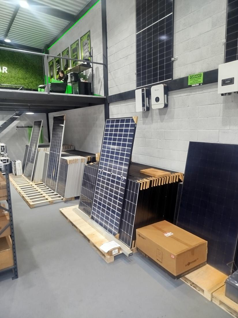 Showroom e estoque da Recarga Solar